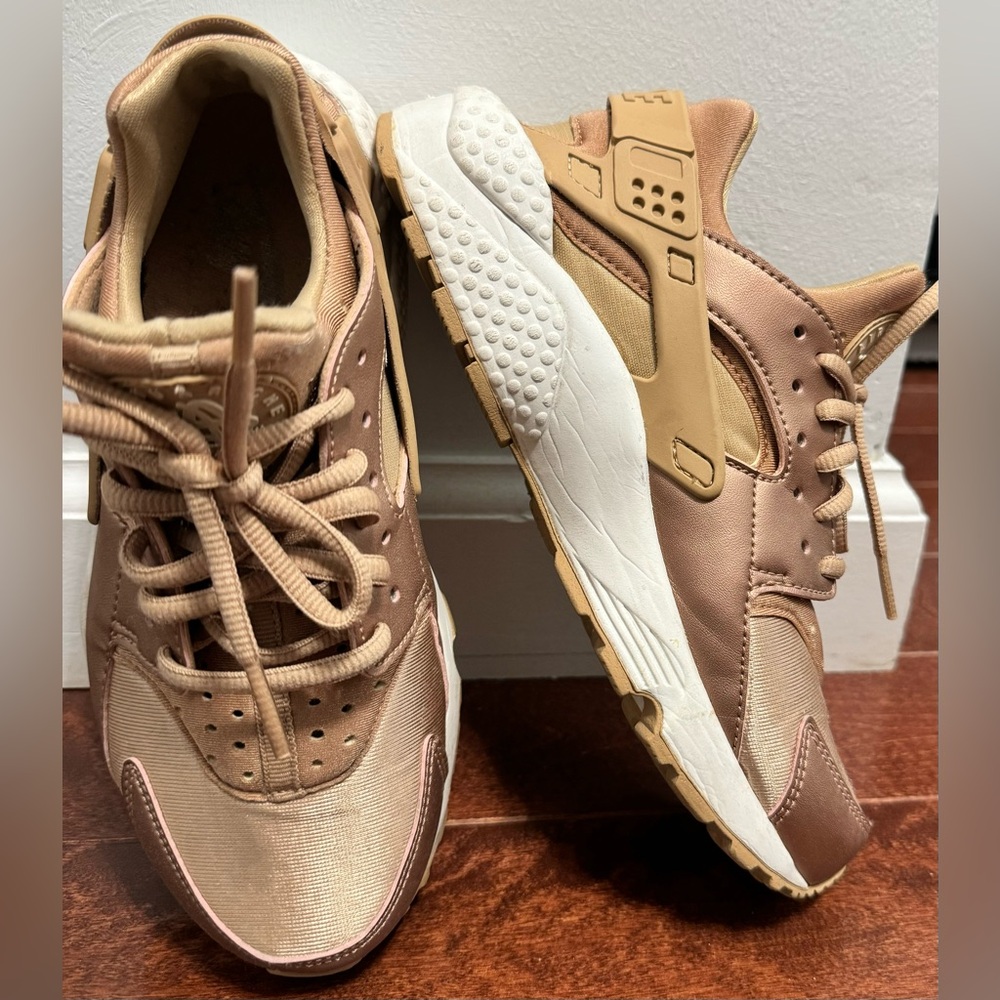 Rose Gold Nike Huaraches - Size 6 Women’s